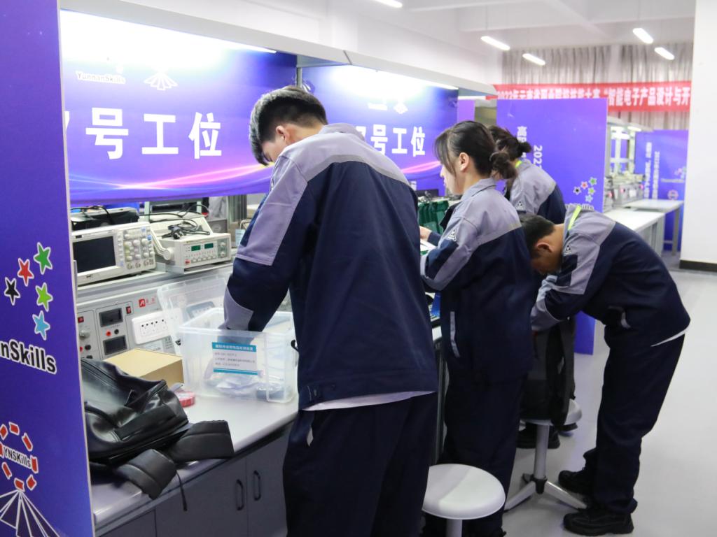 我校成功舉辦2023年云南省職業(yè)院校技能大賽“智能電子產(chǎn)品設(shè)計(jì)與開(kāi)發(fā)”賽項(xiàng)，展現(xiàn)電子產(chǎn)品技術(shù)開(kāi)發(fā)新高度